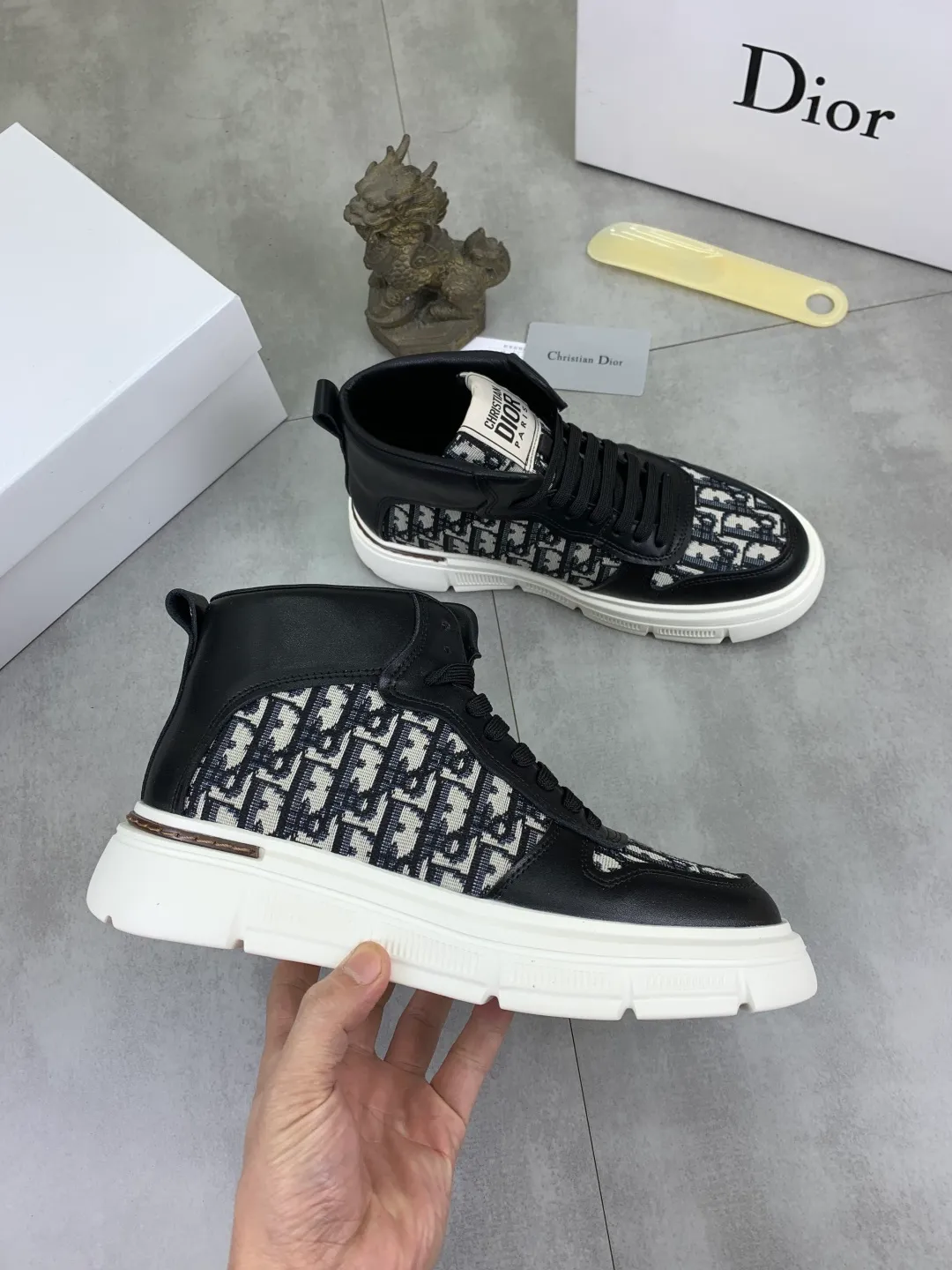 Men's Men's Shoes💰P420💰[New Style]🆘[Dior] Dior original lace-up high-top men's shoes Classic casual shoes 🔥This model is the official classic model with high quality and made by famous original designers. It is made of high-quality cowhide with original materials➕Comfortable and breathable mesh lining➕Pigskin insole. The perfect last shape and generous and fashionable design have attracted many consumers. Suitable for drivers to drive🚗What you want is the highest quality in the market. Color: 2️⃣Code number: 38--44